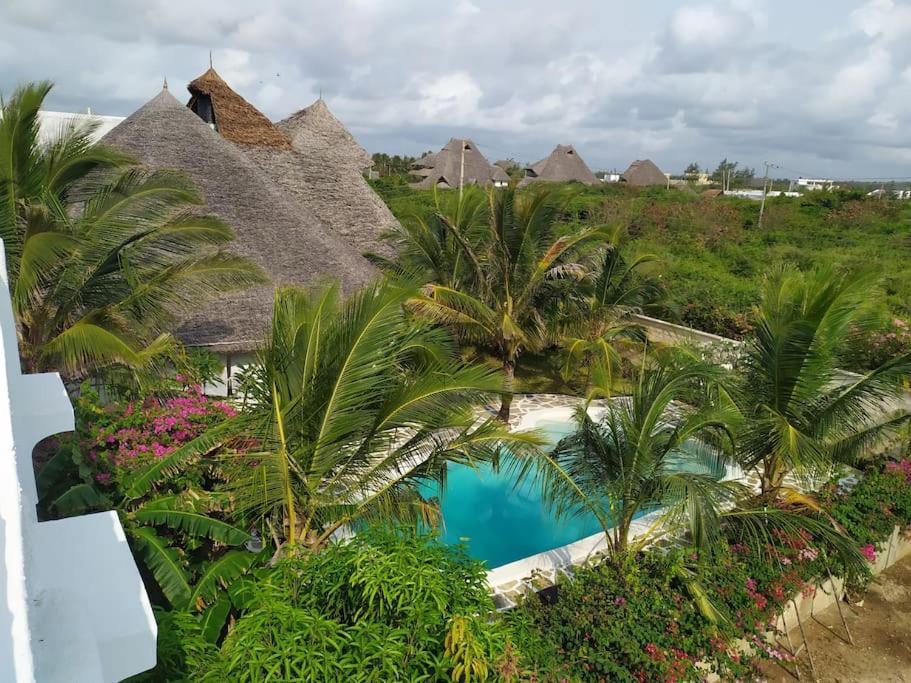 Twiga House Resort Piscina ☆☆☆☆☆ Pearl Beach Watamu Extérieur photo