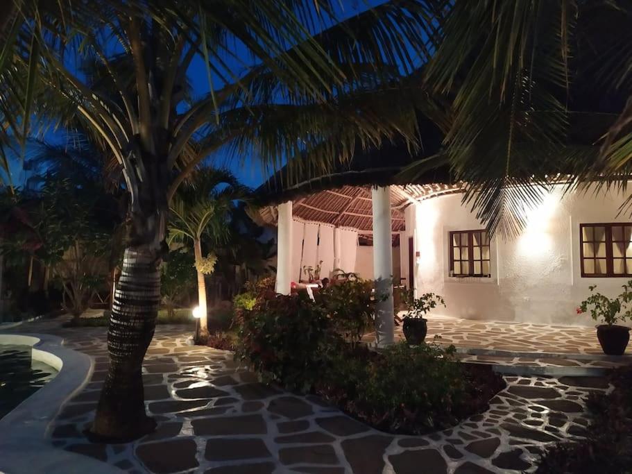 Twiga House Resort Piscina ☆☆☆☆☆ Pearl Beach Watamu Extérieur photo